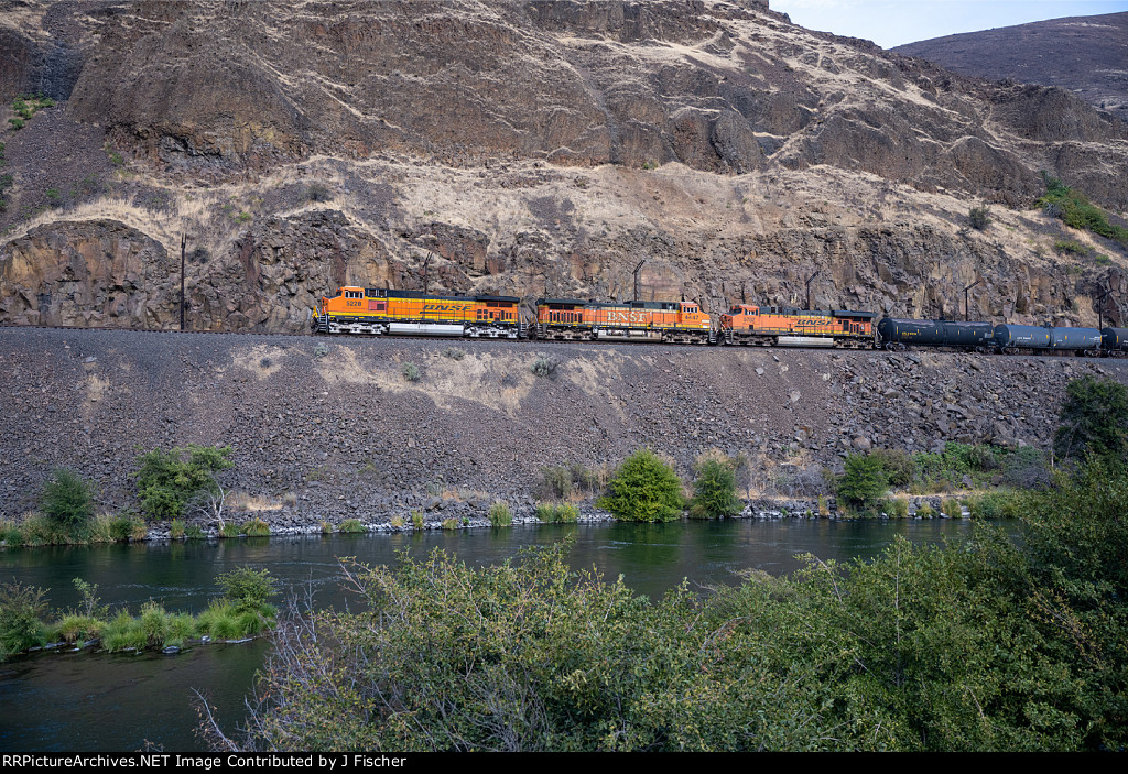 BNSF 5228